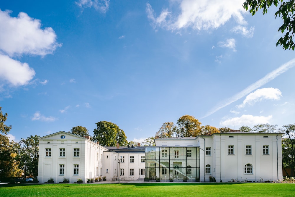 Kasztanowy Pałac in Tarnowo Podgorne, Poland