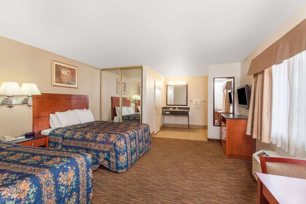 Travelodge by Wyndham Hemet CA - photo 8