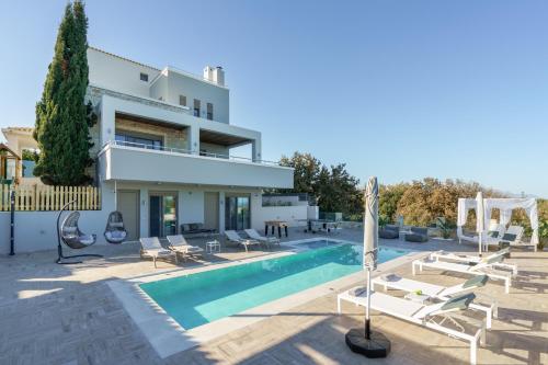 Free Breakfast at Oak Luxury Villa with Heated Pool Playground And Pool Table — 4-Star Luxury Hotel in Rethymno, Greece