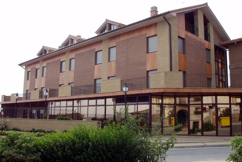 Hotel Villa de Larraga — 4-Star Luxury Hotel in Larraga, Spain