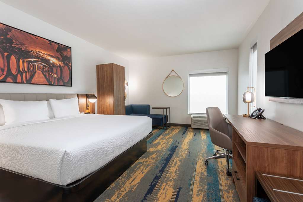 La Quinta Inn & Suites by Wyndham Galt Lodi North - photo 23