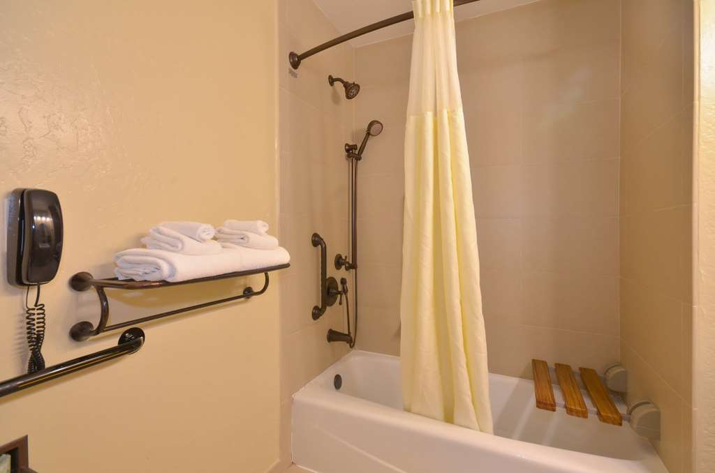 Best Western The Inn & Suites Pacific Grove - photo 28