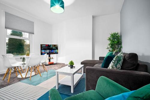 Stylish One Bedroom Fast WiFi On Street Parking 2BR — 4-Star Luxury Hotel in Birmingham, United Kingdom