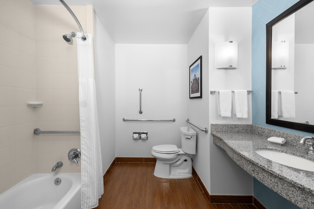 Hilton Garden Inn Pascagoula - photo 32