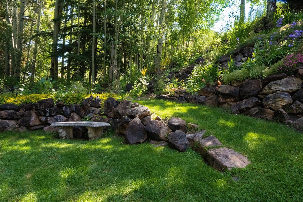 Knob Hill Inn - photo 41