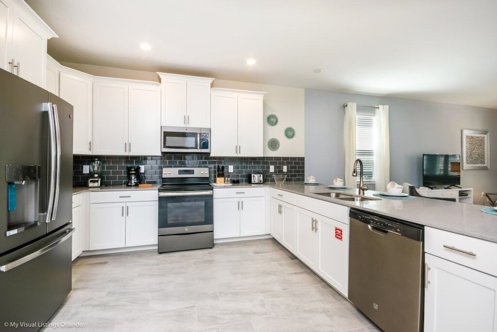 Large 8 Bed 5 Bath Home Champions Gate Golf Resort 8 Bedroom Villa by Redawning - photo 19