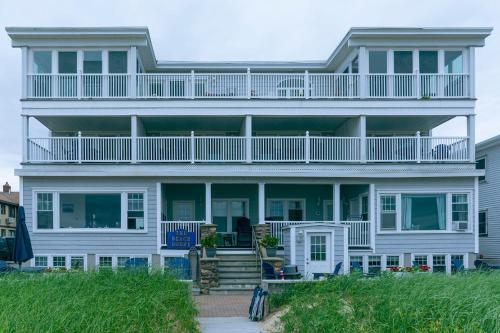 The Beach House — 4-Star Luxury Hotel in Old Orchard Beach, United States