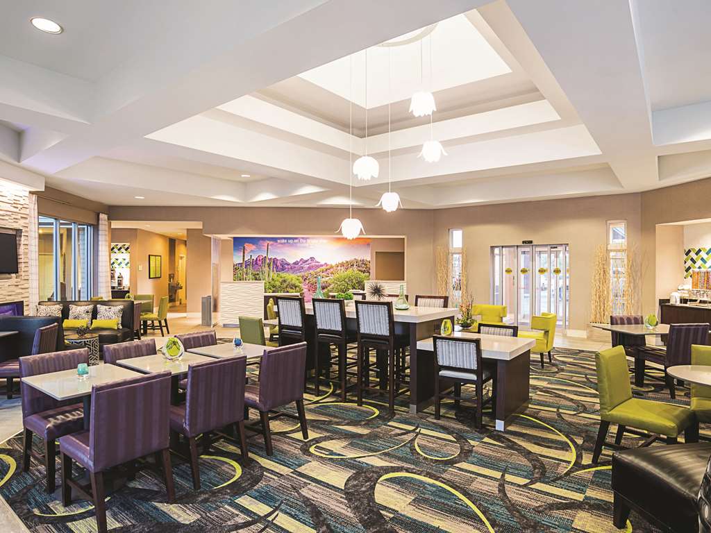 La Quinta Inn & Suites by Wyndham Phoenix Chandler - photo 41