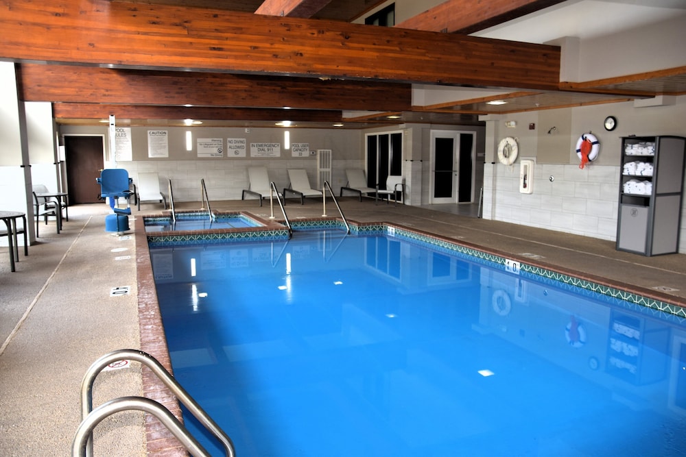 Holiday Inn Express & Suites Port Washington by IHG - photo 32