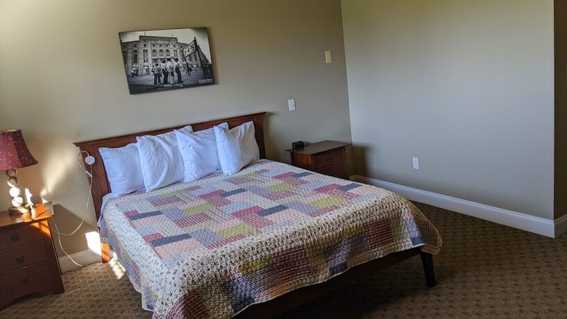 The Meadowlark Inn - photo 17