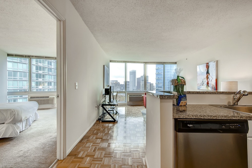 Global Luxury Suites at Exchange - photo 13
