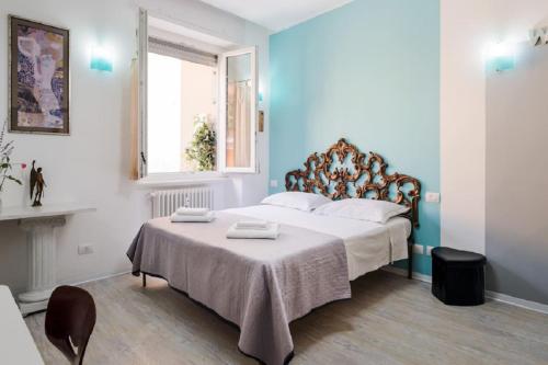 ℒovely & ℰlegant Studio next to Duomo Missori — 4-Star Luxury Hotel in Milan, Italy