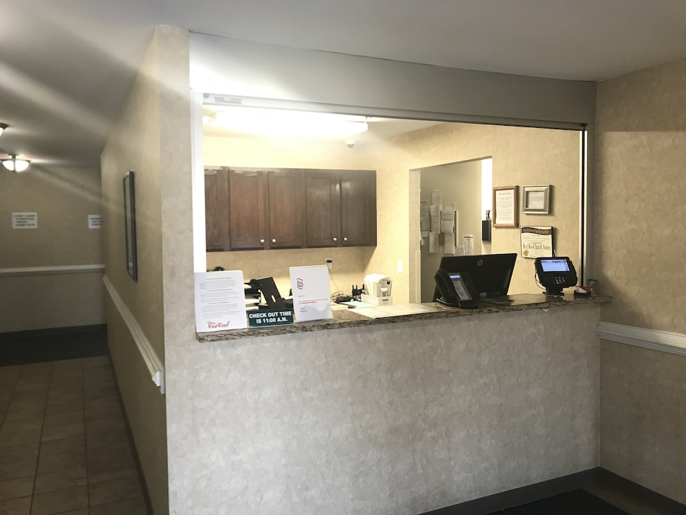 Red Roof Inn & Suites Dickinson - photo 3