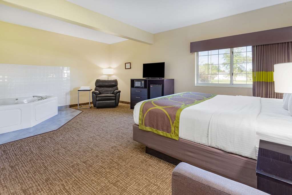 Emmetsburg Hotel and Suites - photo 40