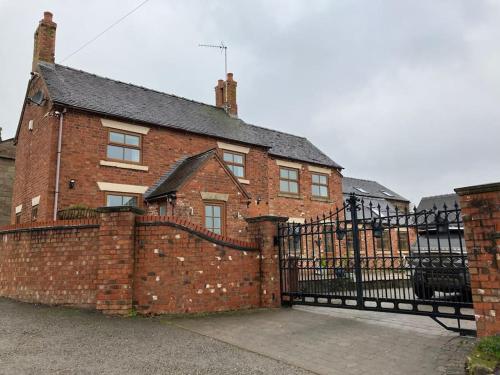 Woodbine Cottage Part Of Alton Cottages — 4-Star Luxury Hotel in Alton, United Kingdom
