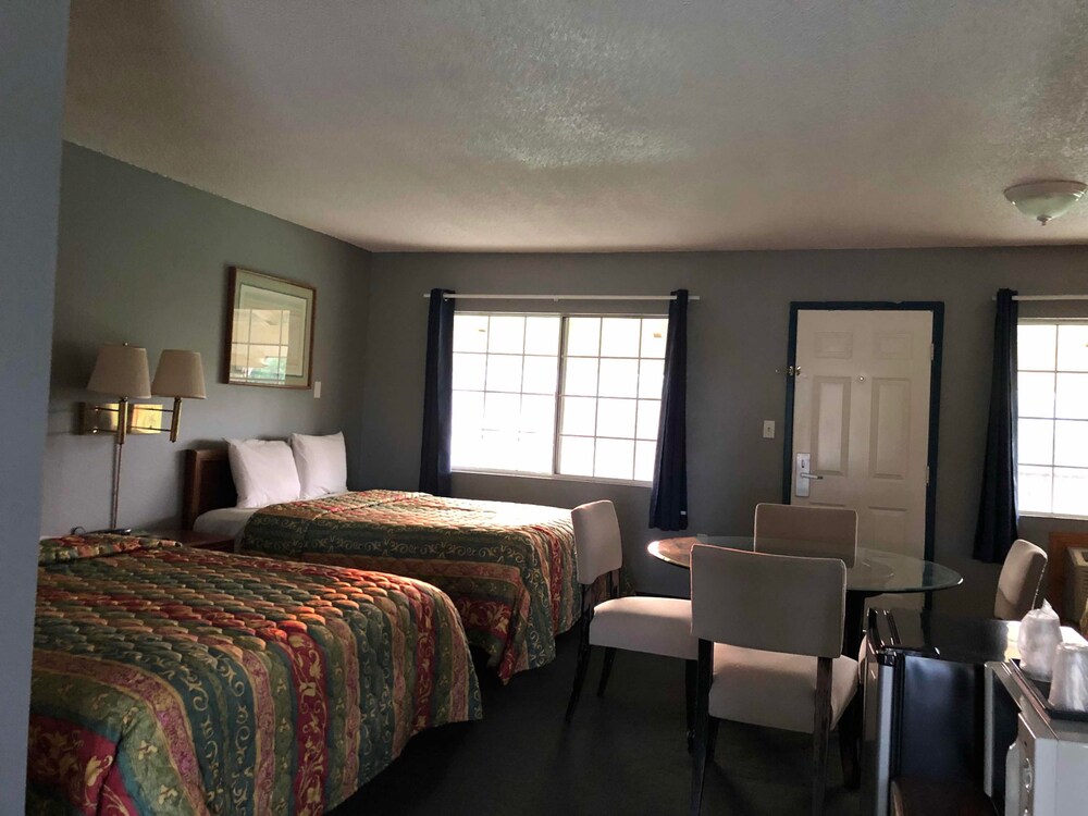 99 Palms Inn & Suites - photo 17