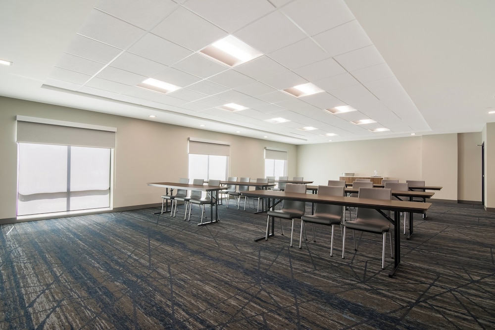 Holiday Inn Express & Suites Springdale Fayetteville Area - photo 43