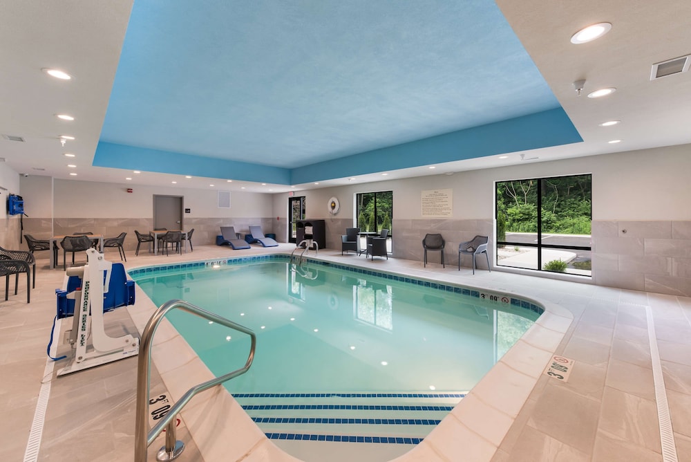 Hampton Inn Niles - photo 23