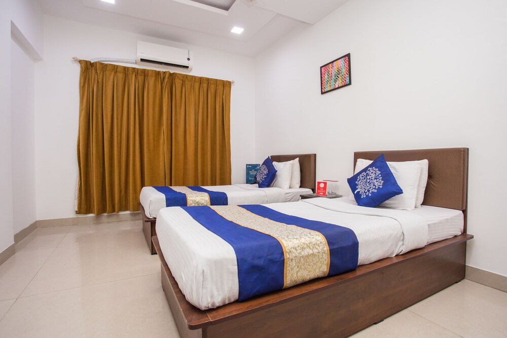 OYO 7150 Apartment Metro View Residency