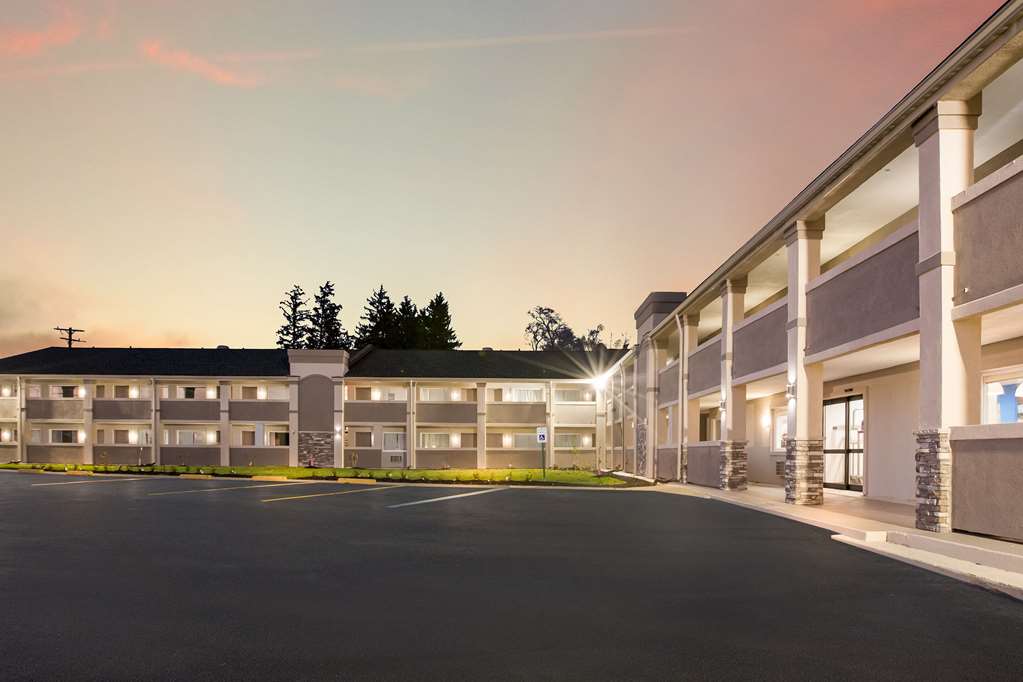 Clarion Pointe East Lansing University Area - photo 2