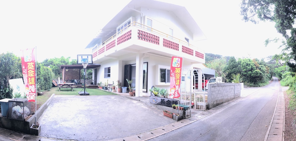 Tom and Rimi's — hotel near Kumejima Airport