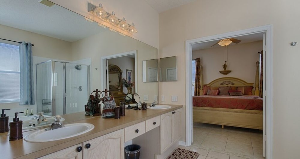 Resort 5 Bed Private Pool & Spa Game Room Home 5 Bedroom Villa by RedAwning - photo 13