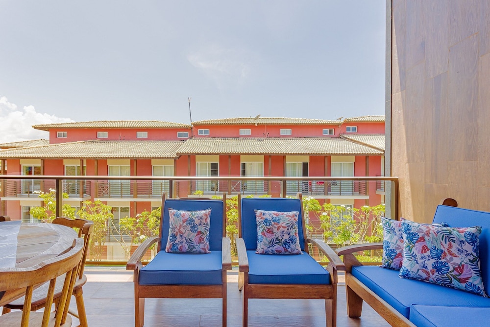 IT03 Bangalo Duplex 3 Suites Pe na Areia in Camacari, Brasil