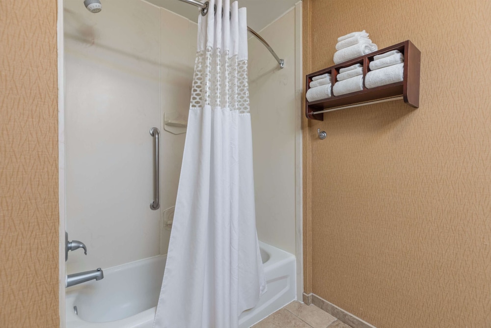 Hampton Inn Owensboro South - photo 25