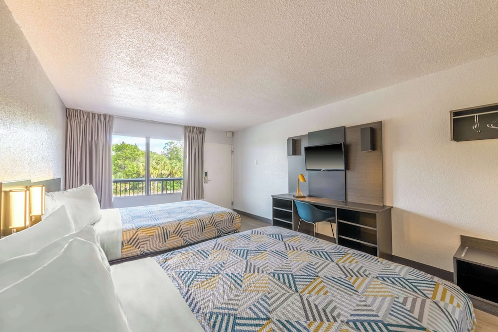 Motel 6 Spring Hill FL Weeki Wachee - photo 15