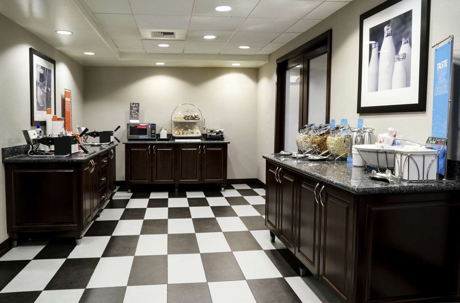 Hampton Inn & Suites Temecula - photo 15