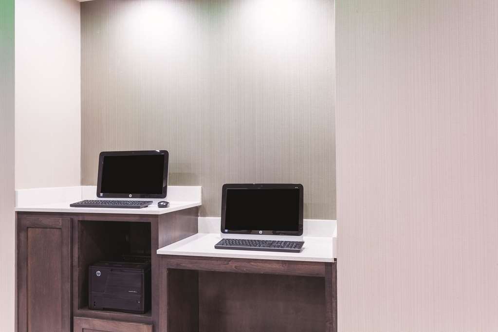 La Quinta Inn & Suites by Wyndham Hopkinsville - photo 47