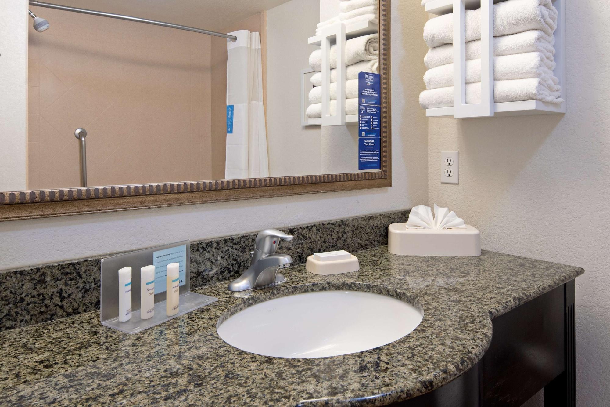 Hampton Inn & Suites Bakersfield Hwy 58 CA - photo 28