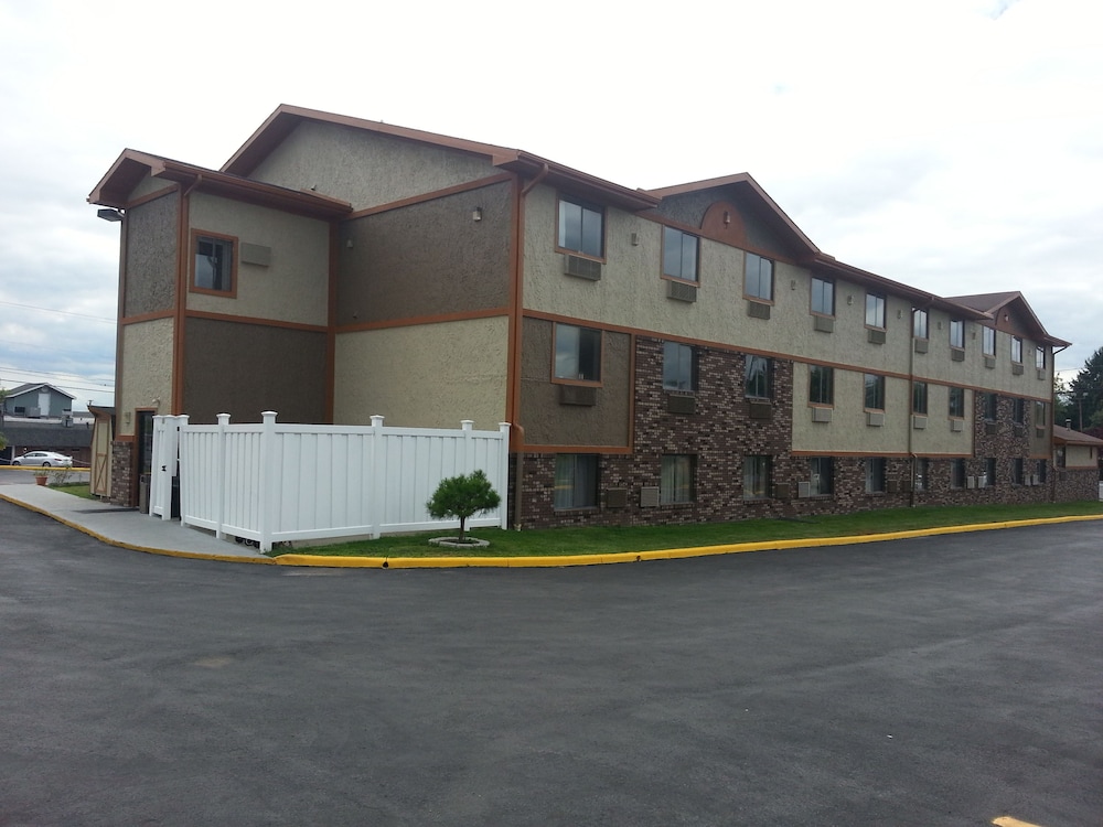 Super 8 by Wyndham Bedford - photo 18