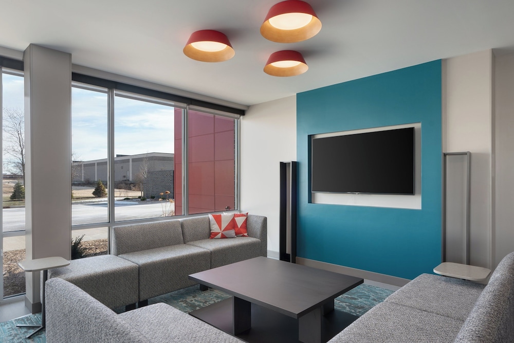 avid hotel Oak Creek by IHG - photo 48