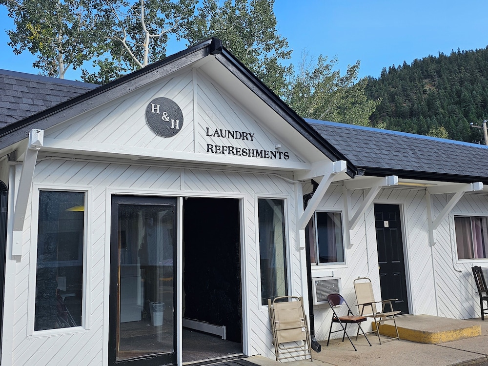 H & H Motor Lodge - photo 28