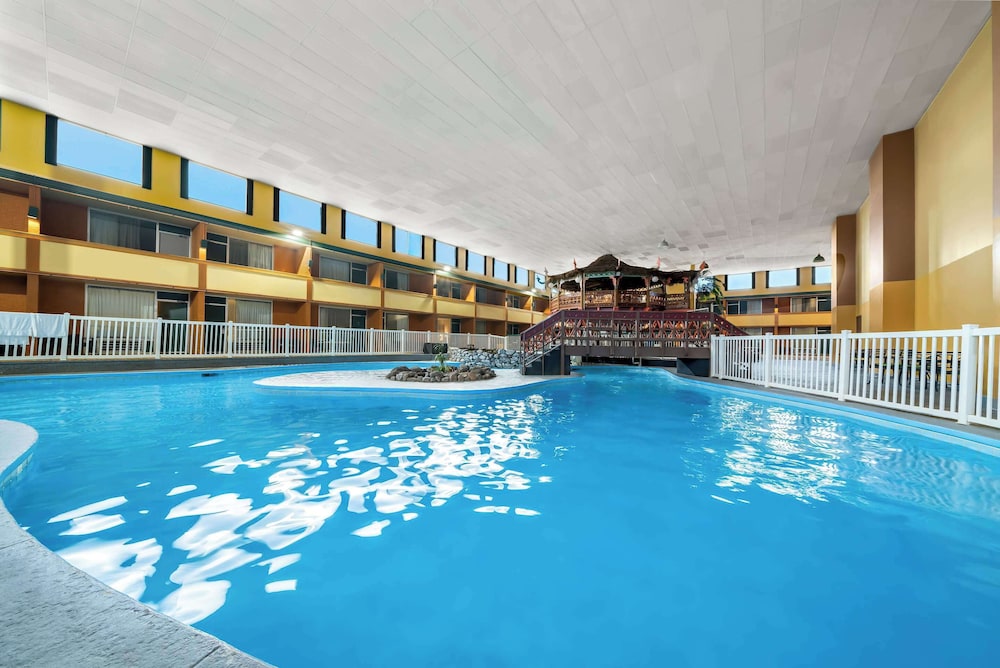 Clarion Inn & Suites and Convention Center in Kearney, United States