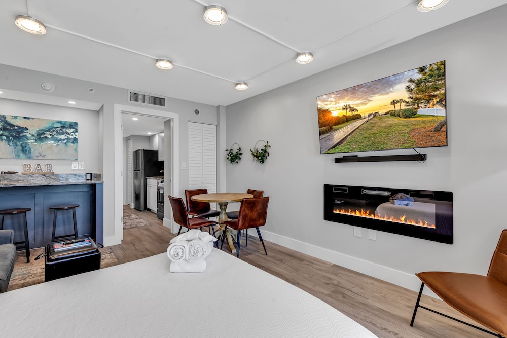Breakers Tower 1BR Oceanfront Condo - photo 15