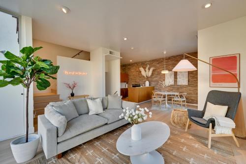 Rooftop with Views Modern Little Italy Townhome — 4-Star Luxury Hotel in San Diego, United States