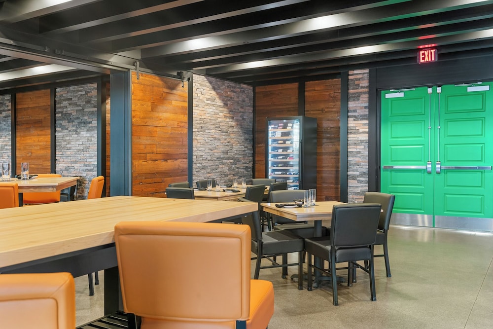 Cobblestone Hotel & Suites Lynden - photo 90