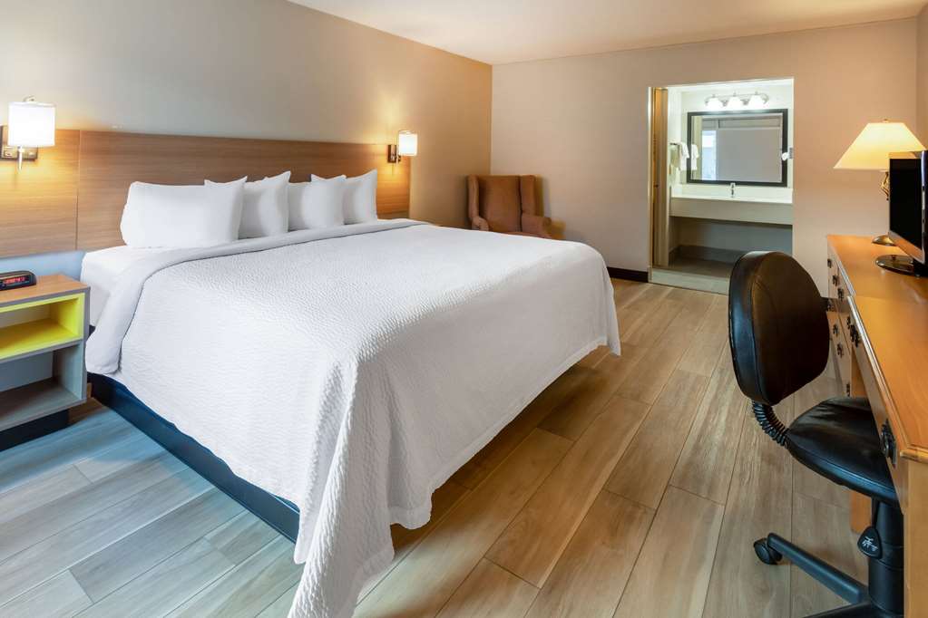 Days Inn Birch Run - photo 14