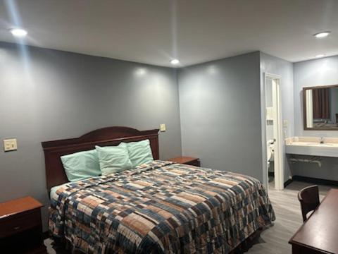 Sky Inn Hotel - photo 3
