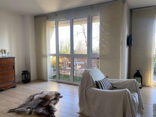 Au Milieu Des Arbres — Suresnes