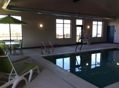 Scenic Shore Inn - photo 7