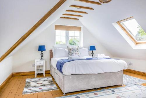 Walk to West Wittering Beach Pass the Keys in Chichester, United Kingdom