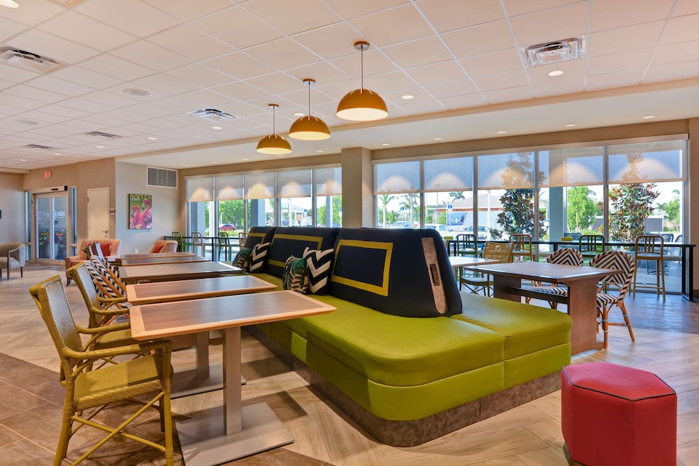 Home2 Suites Naples I 75 Pine Ridge Road FL - photo 2