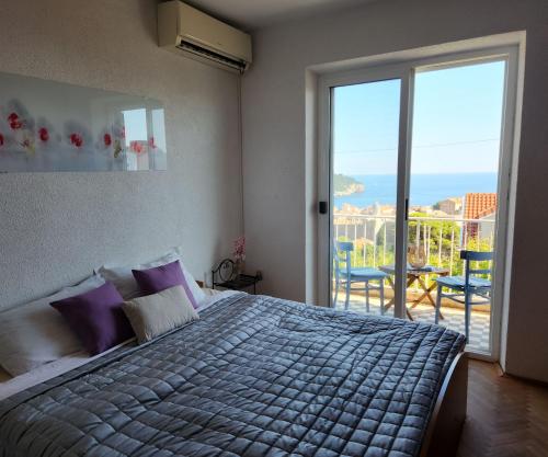 Sea And Old City View Apartment