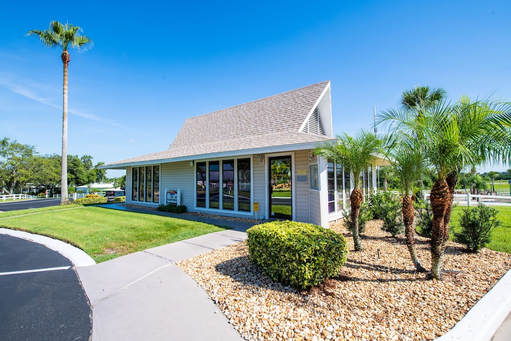 Buttonwood Bay RV Resort - photo 3