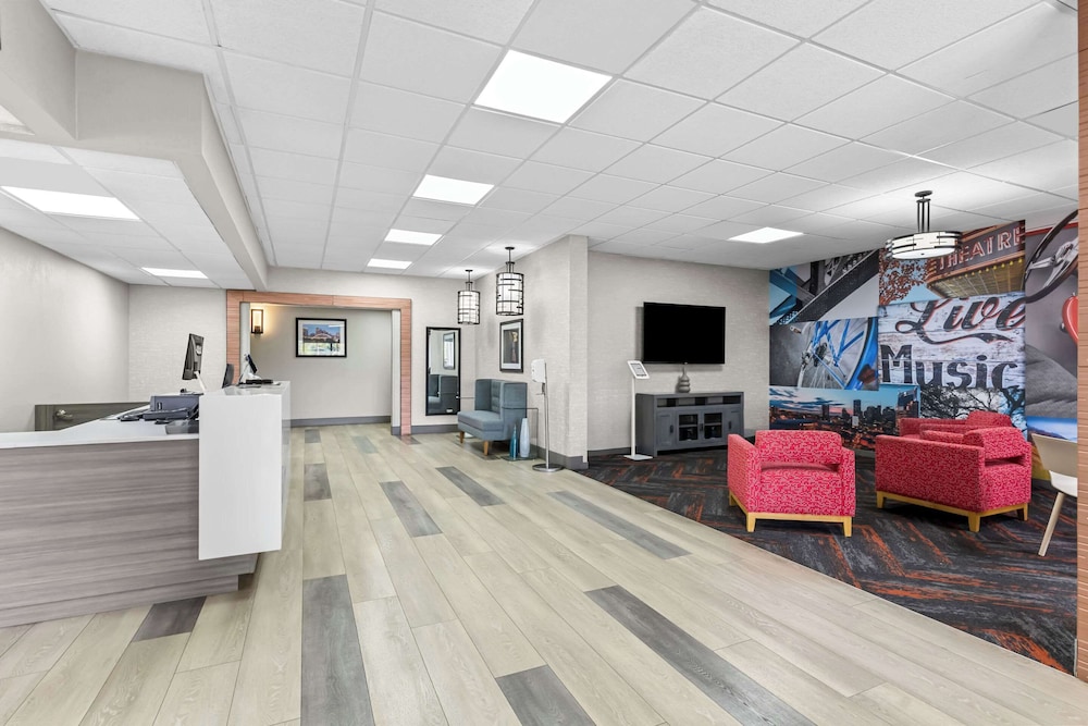 Clarion Pointe Franklin Nashville Area - photo 5