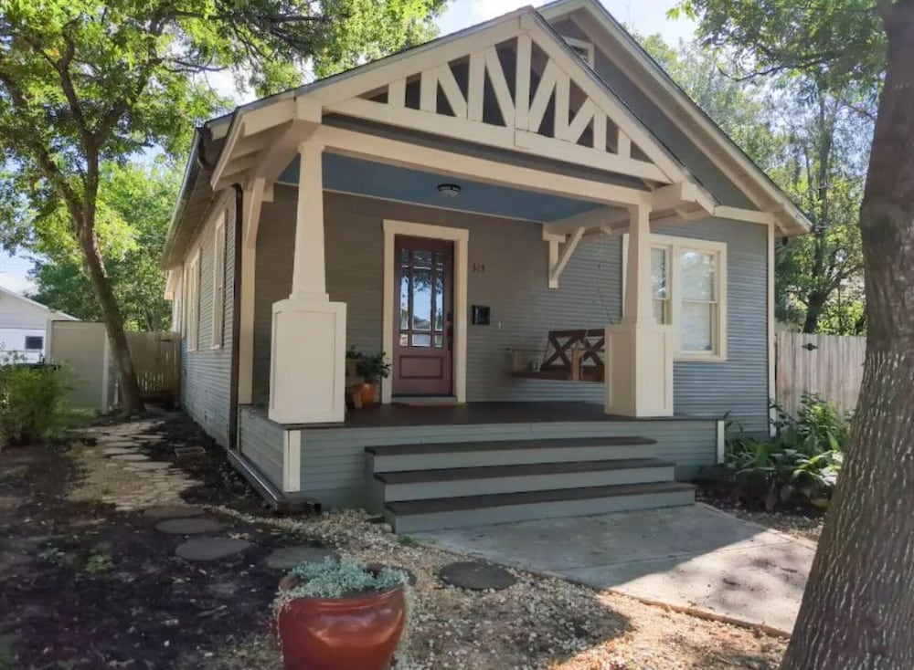 Charming Studio w Deck Garden - last minute hotel in San Antonio