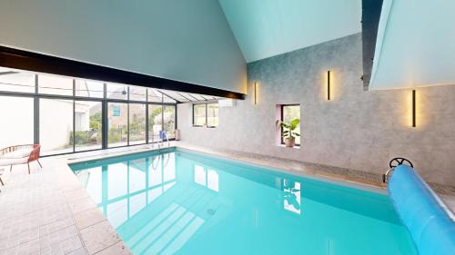 Les Grands Ormeaux Elegance & Piscine Chauffee L'instant Clef - last minute hotel in Unknown City